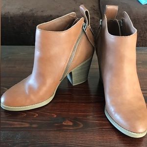 DV Jameson Double Zip Western Bootie